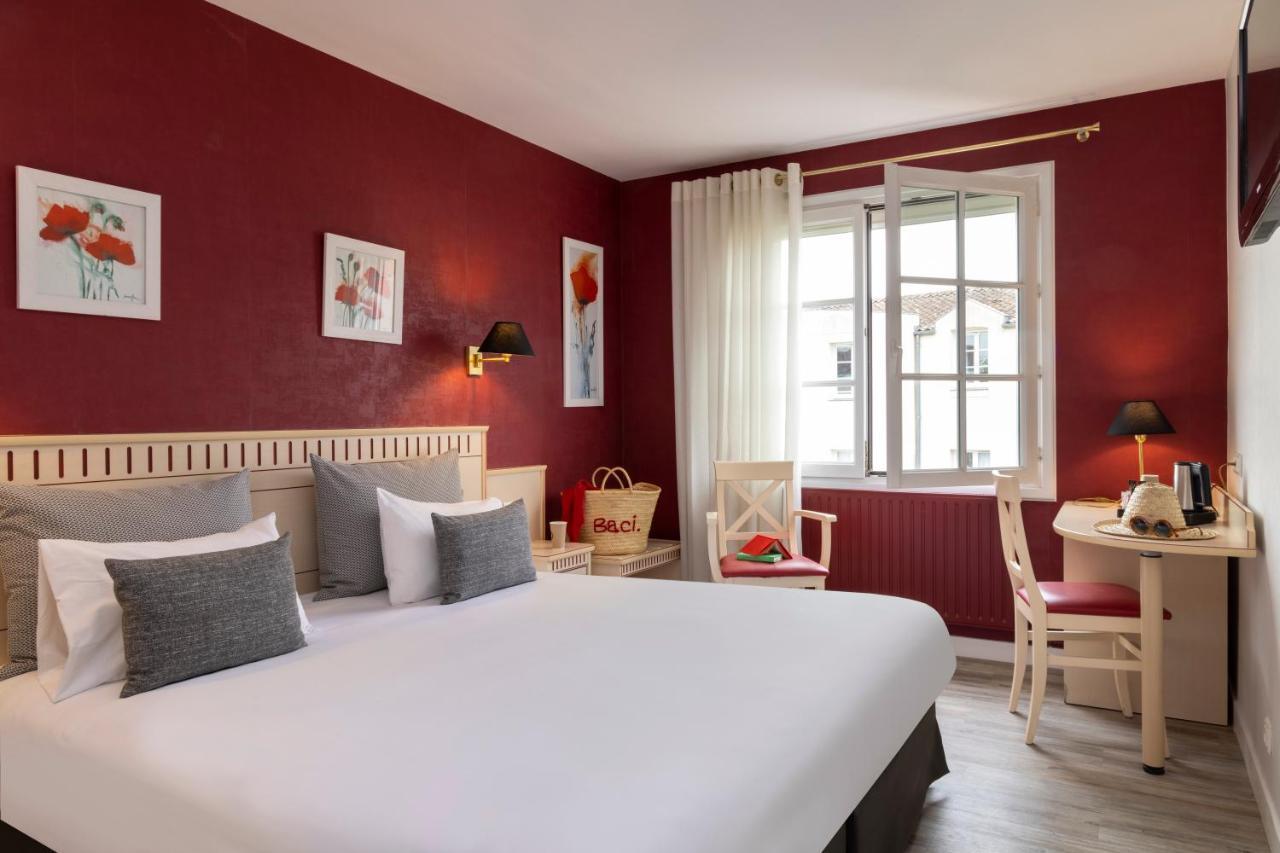 Logis Hotel-Restaurant Le Fontarabie 퐁테네이르콩트 외부 사진
