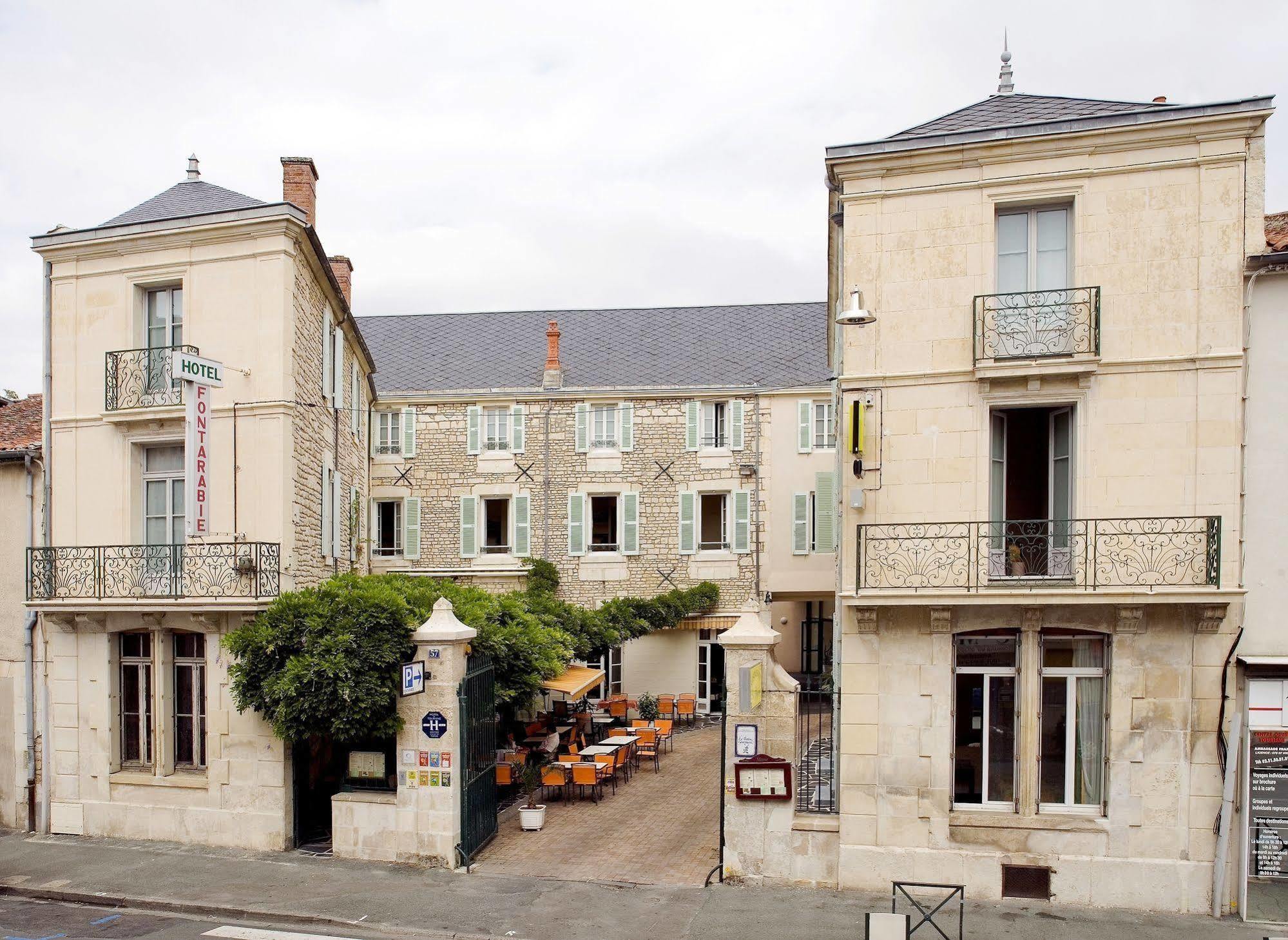 Logis Hotel-Restaurant Le Fontarabie 퐁테네이르콩트 외부 사진