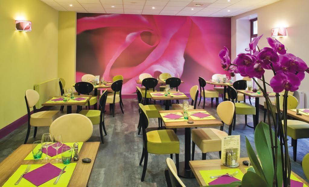 Logis Hotel-Restaurant Le Fontarabie 퐁테네이르콩트 외부 사진